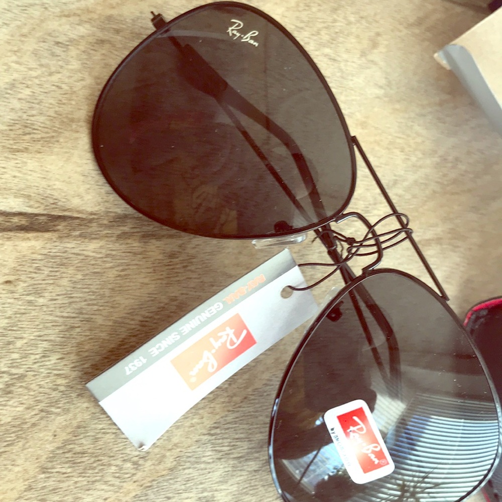 Brand New black Ray Ban Aviator glasses w box/case